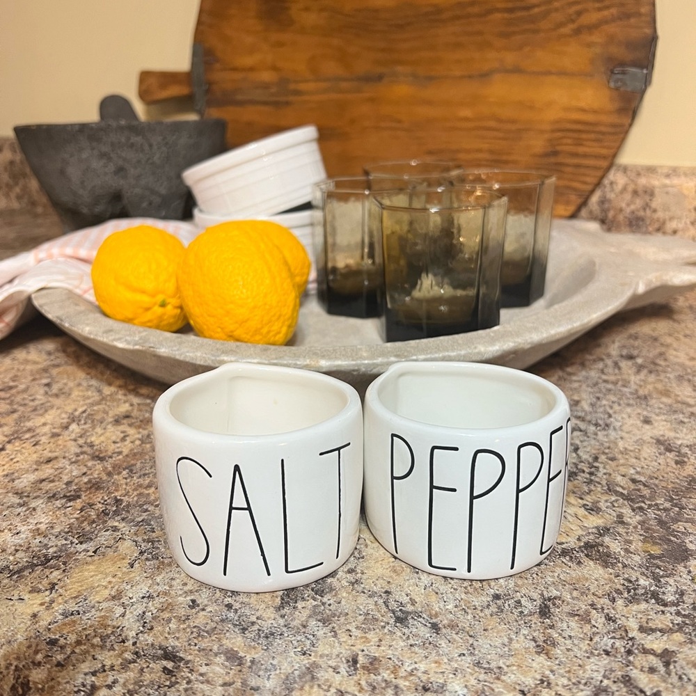 Rae Dunn Boutique salt and pepper pinch bowl. New